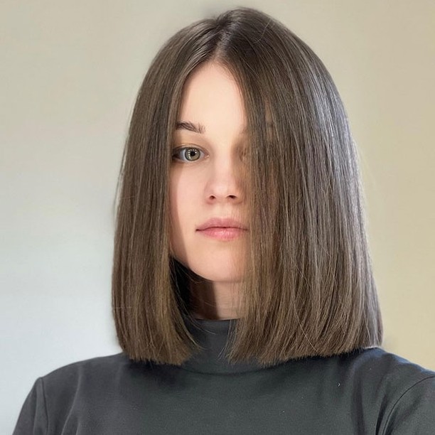 17 Wedding Hairstyles for Short Hair That Look Crazy Elegant Without Trying Too Hard 17 Minimalist Straight Lob