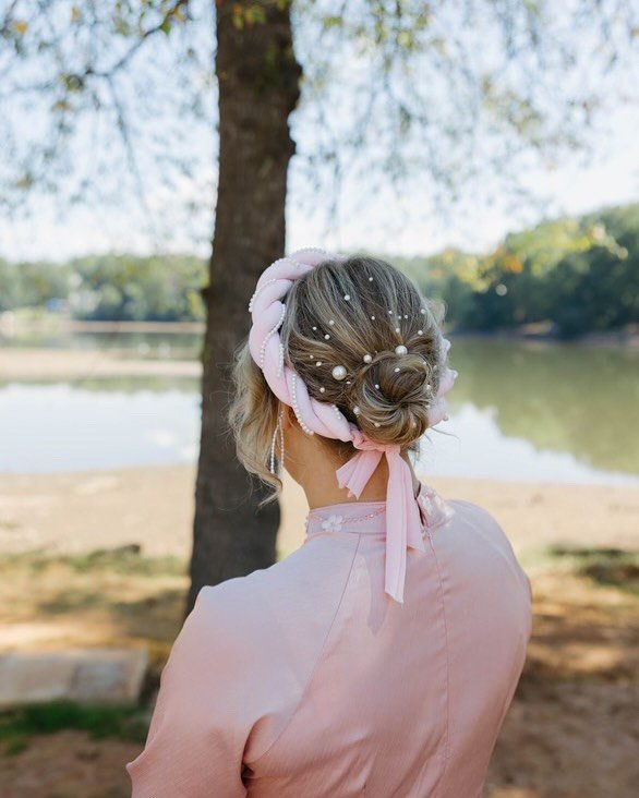 17 Unique Hairstyle Ideas That Are About to Be Everywhere in 2026 12 Pearl Pin Updo