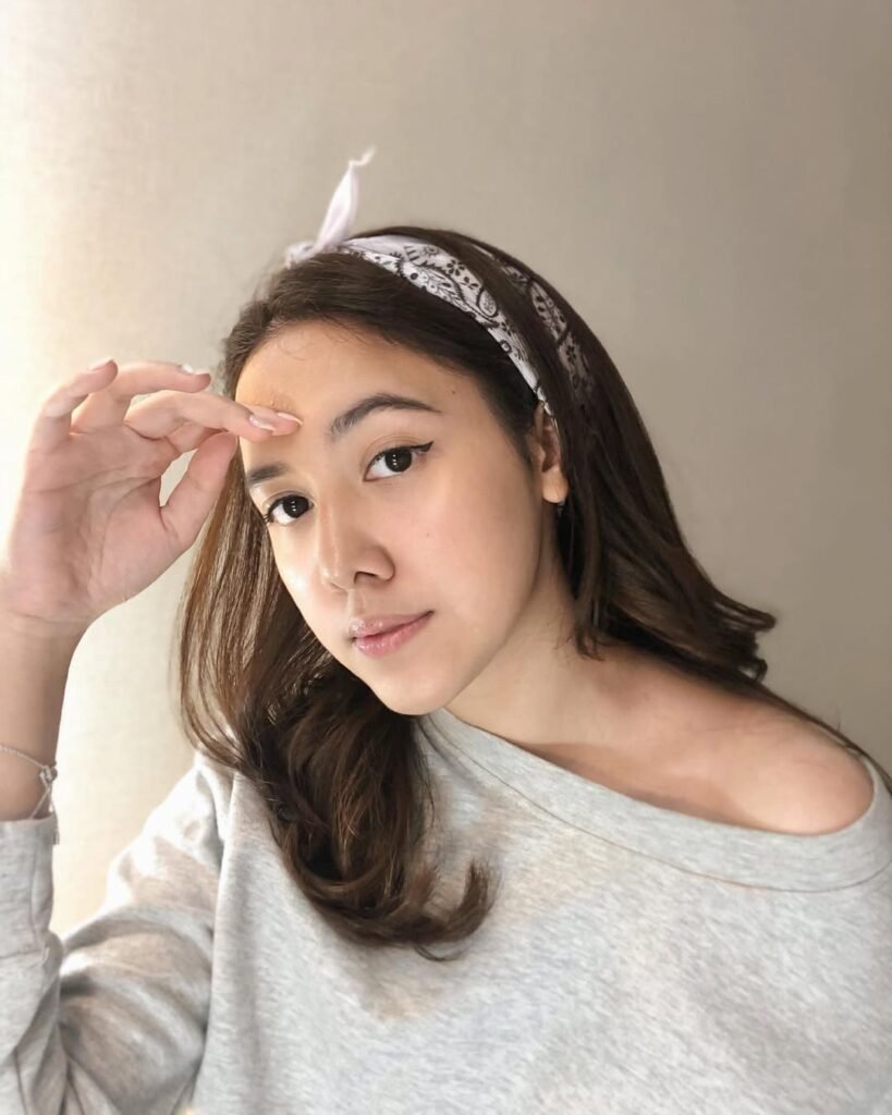 16 Retro Hairstyle Ideas That Are Giving Main-Character Energy in 2026 13 Retro Bandana Updo