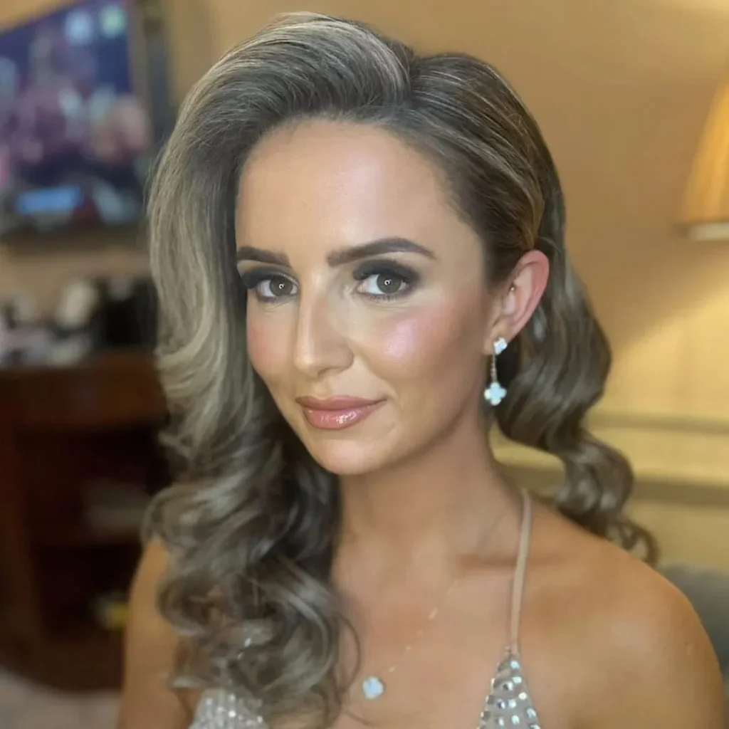 17 Fancy Hairstyles That'll Make You Look Like You Actually Tried (Without Trying Too Hard) 14 Side Swept Glamour Waves