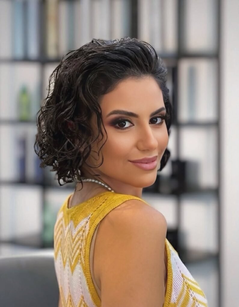 17 Wedding Hairstyles for Short Hair That Look Crazy Elegant Without Trying Too Hard 12 Sleek Wet Look Bob