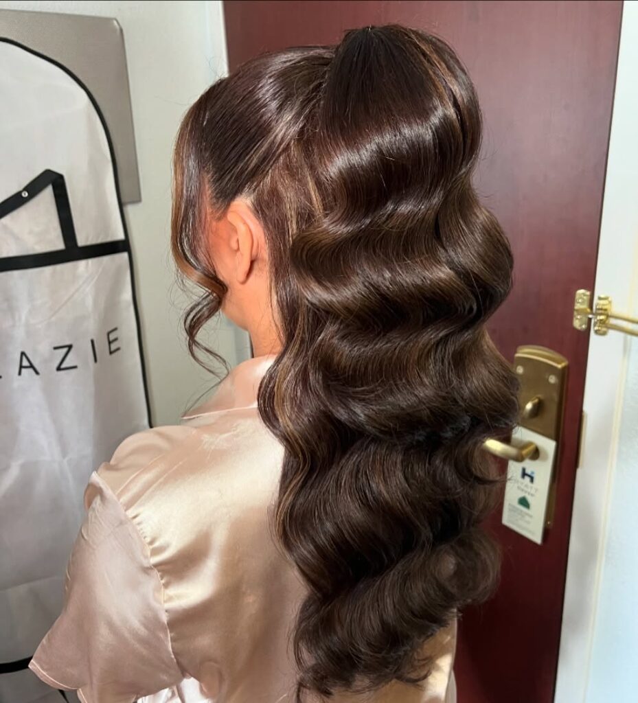 17 Prom Hairstyles for Short Hair That Are Seriously Main-Character Energy 3 Soft Hollywood Waves
