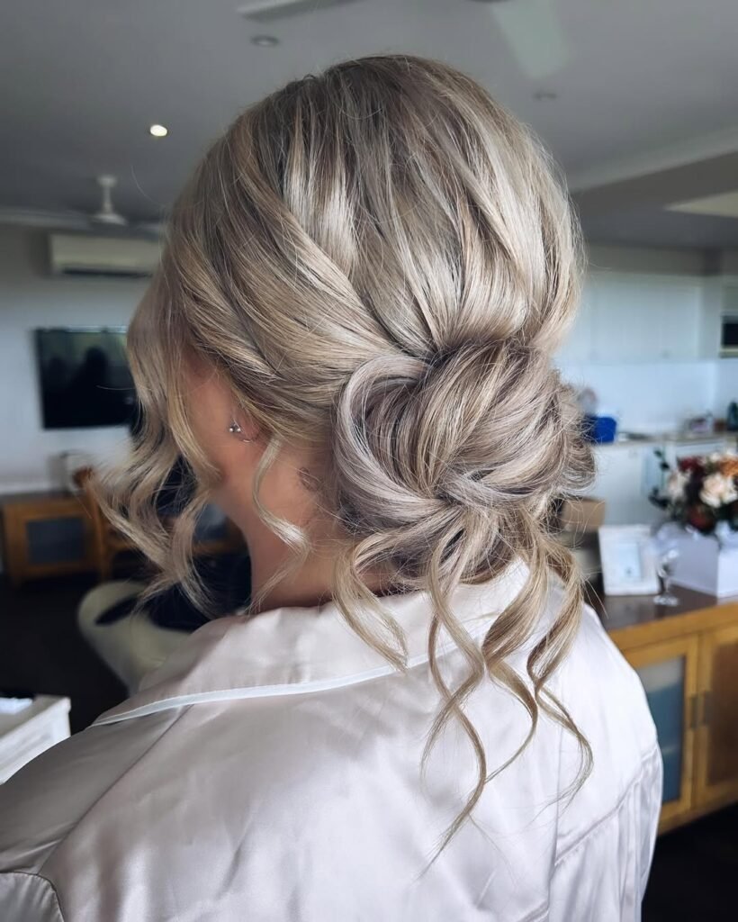 17 Wedding Hairstyles for Short Hair That Look Crazy Elegant Without Trying Too Hard 3 Textured Low Bun