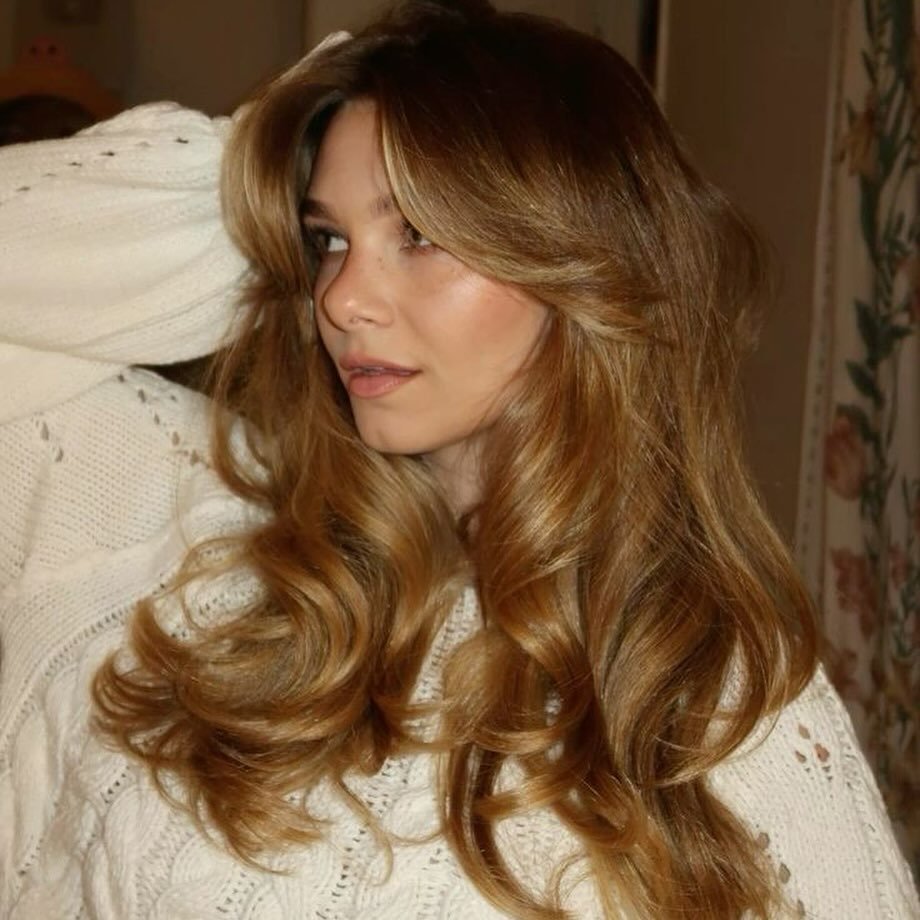16 Retro Hairstyle Ideas That Are Giving Main-Character Energy in 2026 4 The 90s Supermodel Blowout 1