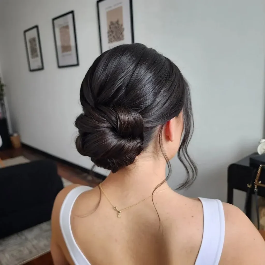 16 Relaxed Hairstyle Ideas That'll Make You Look Effortlessly Stunning (No Salon Required) 2 The Effortless Low Bun