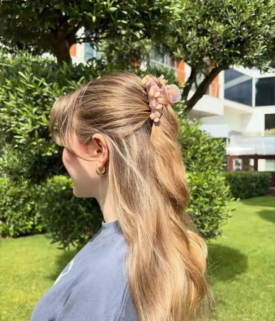15 Lazy Hairstyle Ideas That Make You Look Put-Together in Under 10 Minutes 6 The Half Up Claw Clip Style
