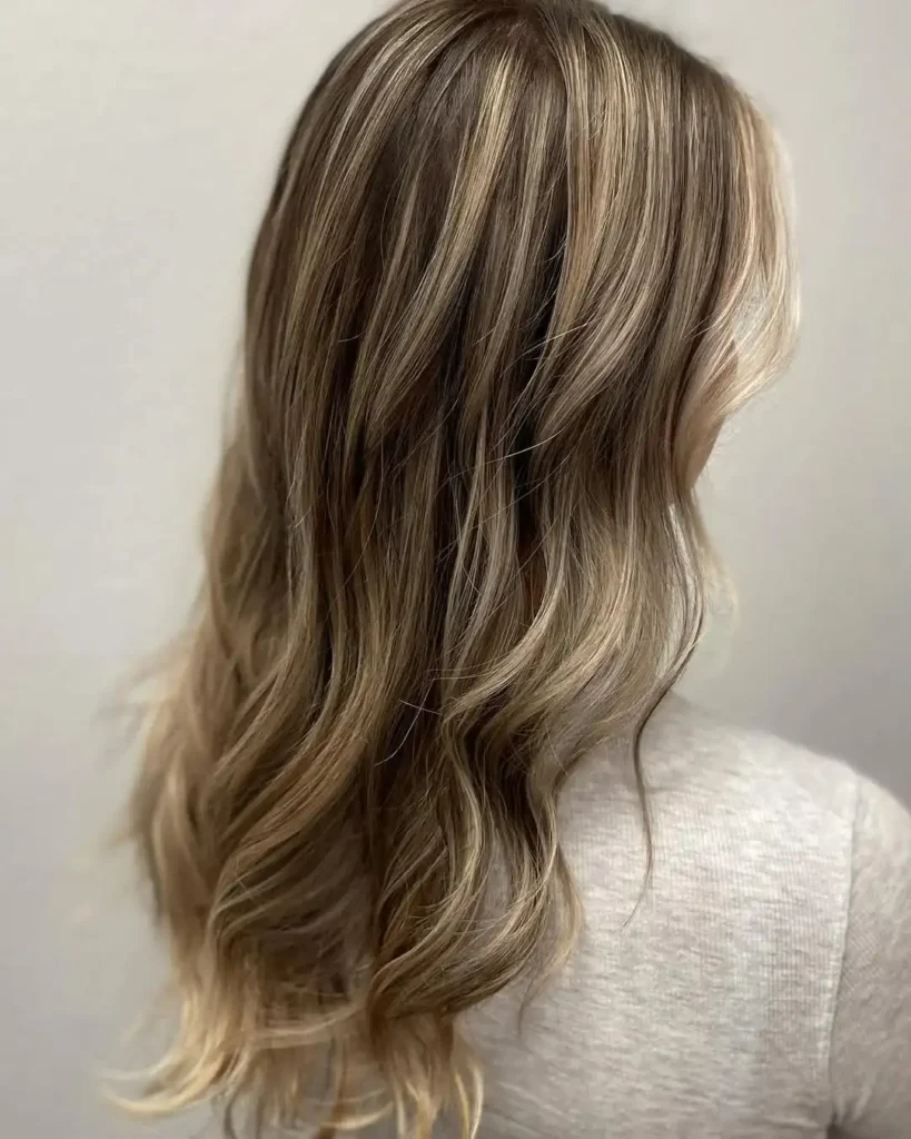 15 Lazy Hairstyle Ideas That Make You Look Put-Together in Under 10 Minutes 5 The Lazy Beach Waves