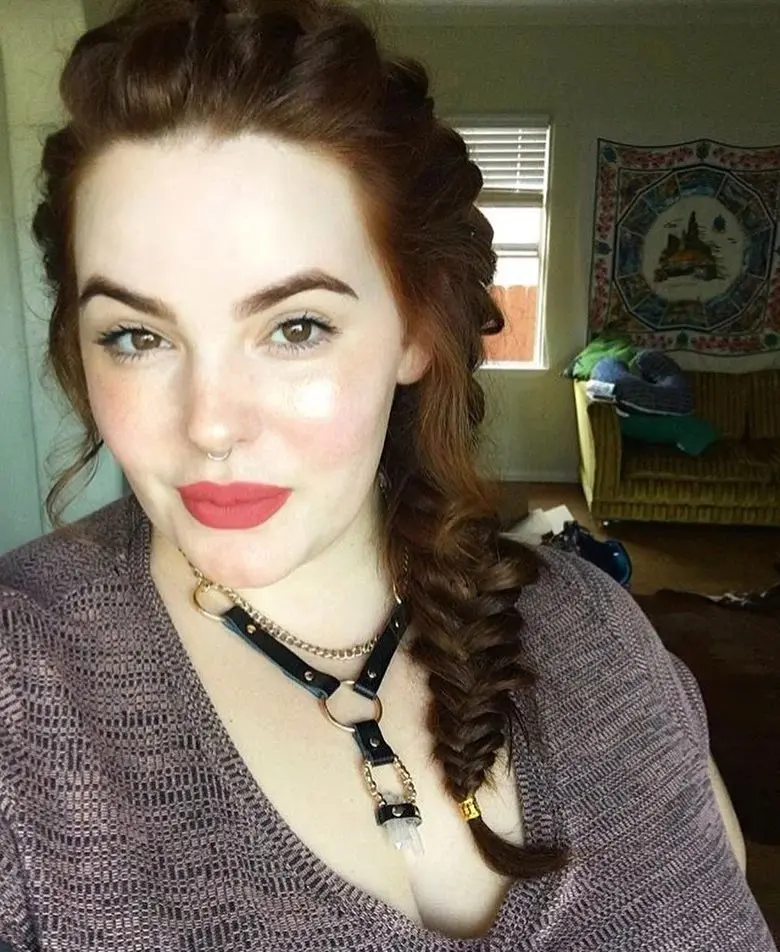 16 Relaxed Hairstyle Ideas That'll Make You Look Effortlessly Stunning (No Salon Required) 16 The Undone French Tuck Braid