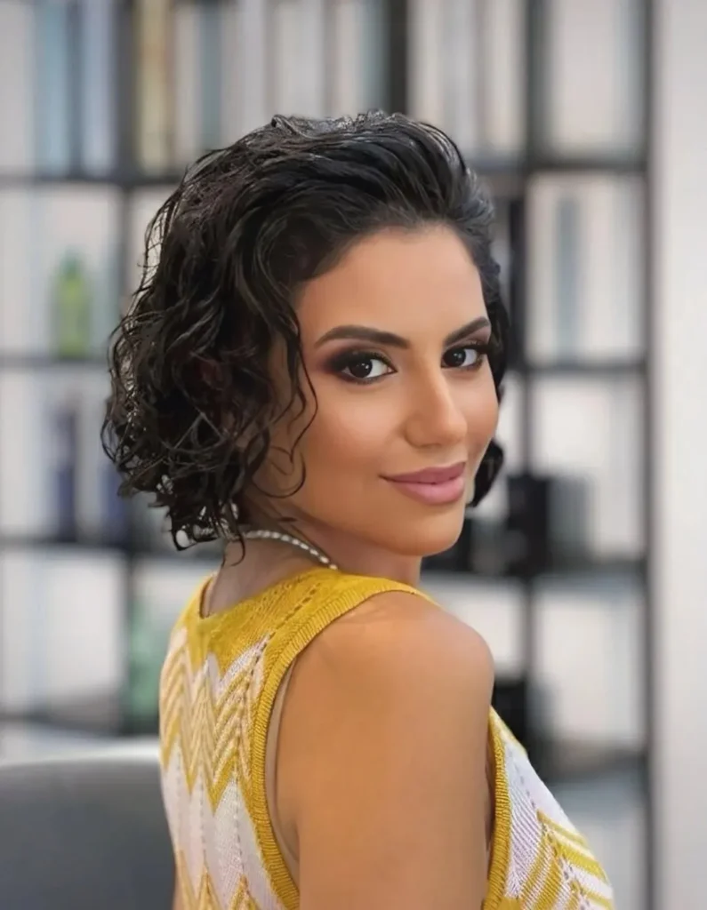 16 Vacation Hairstyles That'll Make You Look Effortlessly Gorgeous (Even After a 10-Hour Flight) 16 The Wet Hair Look