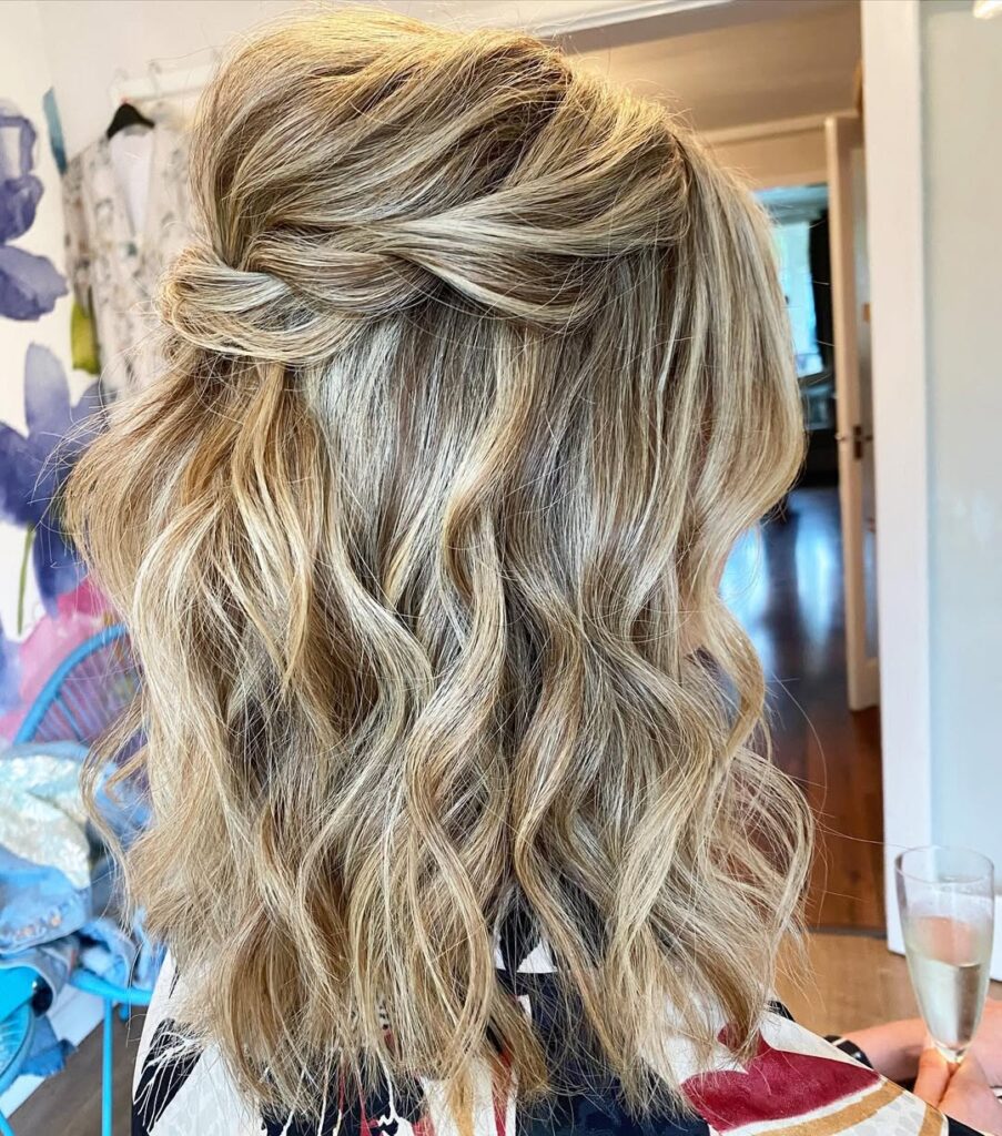 17 Wedding Hairstyles for Short Hair That Look Crazy Elegant Without Trying Too Hard 13 Tousled Beach Waves