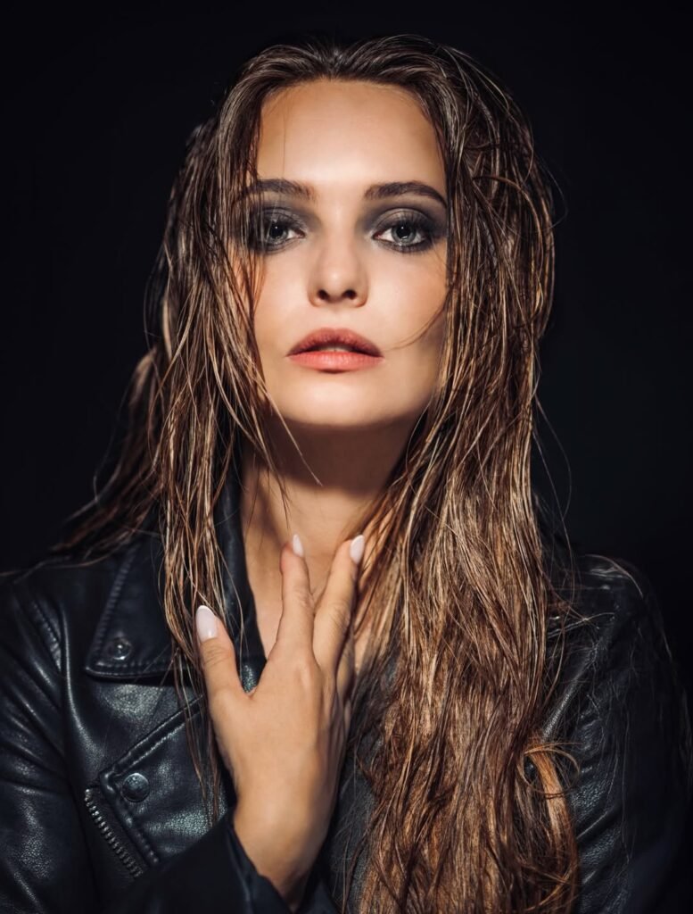 18 Short Hair Blowout Ideas That Make You Look Instantly Expensive 18 Wet Look Blowout Finish