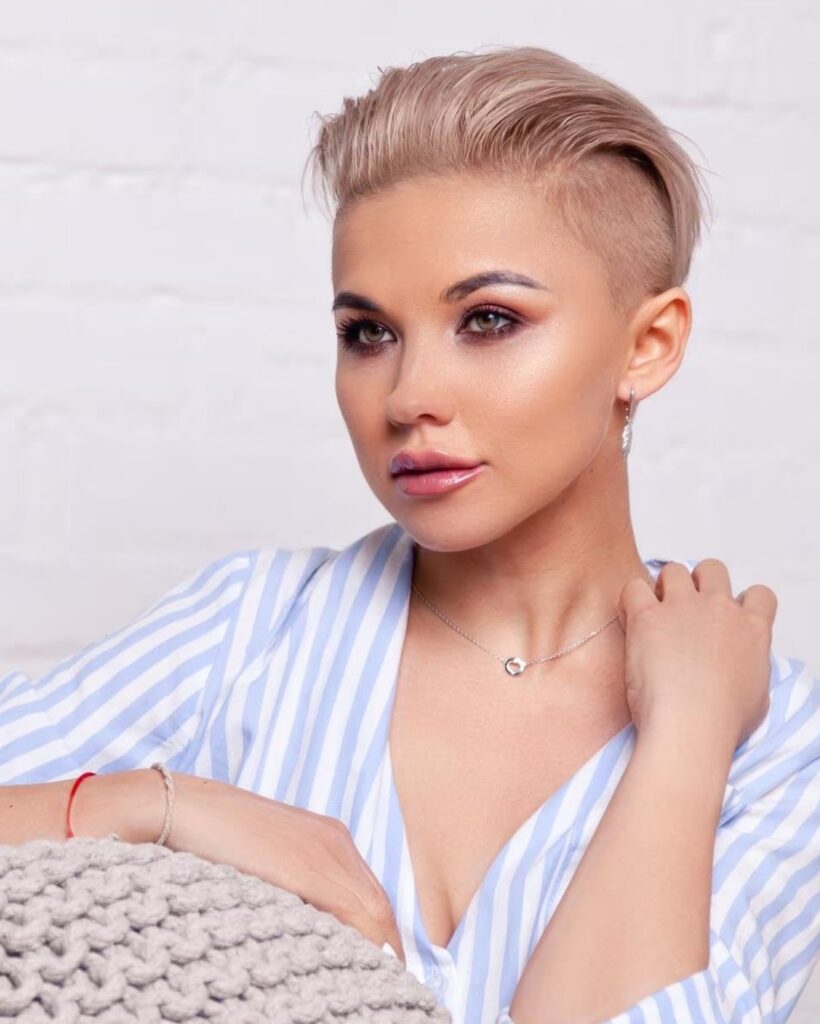 17 Prom Hairstyles for Short Hair That Are Seriously Main-Character Energy 6 Wet Look Short Hair