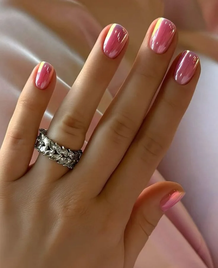 18 Pink Chrome Nail Ideas That Are So Good, You’ll Stare At Your Hands All Day 9 Bubblegum Pink Chrome Squoval