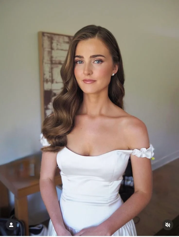 15 Cute Hairstyles for Medium Hair That Look Way Harder Than They Are 6 Loose Waves With a Deep Side Part