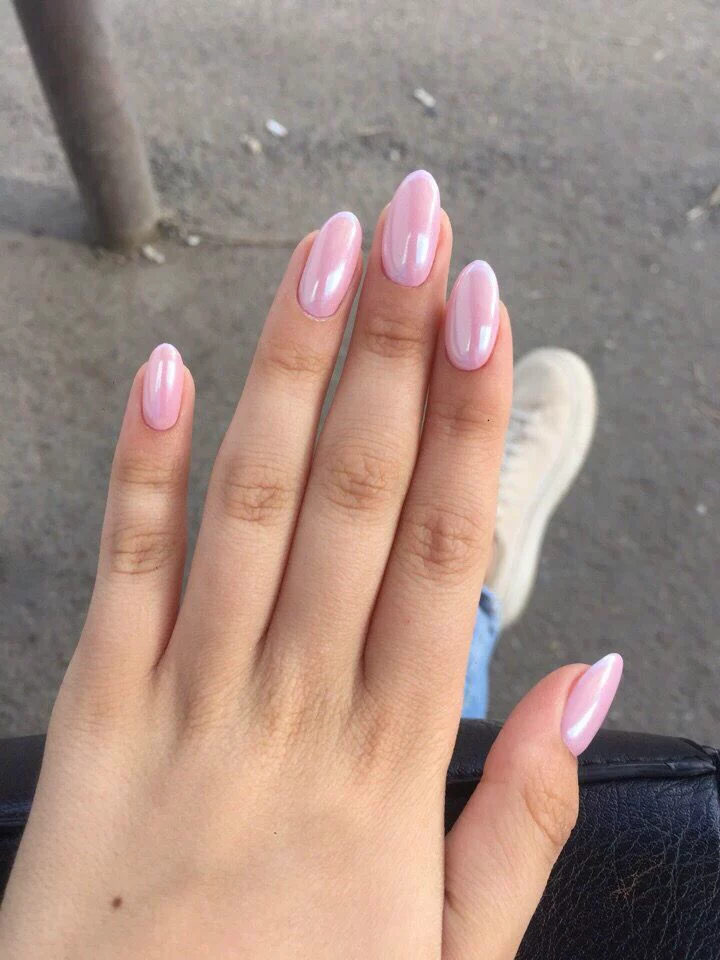18 Pink Chrome Nail Ideas That Are So Good, You’ll Stare At Your Hands All Day 2 Milky Pink Chrome on Short Almonds