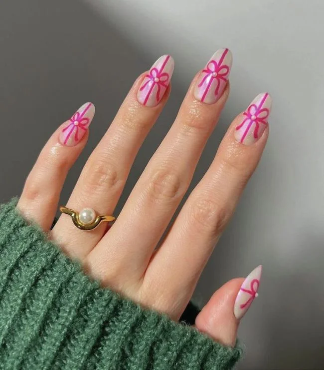 20 Pink Christmas Nail Ideas That Are Way More Fun Than Red & Green (Trust Me) 9 Rose Pink Snowflake Accents