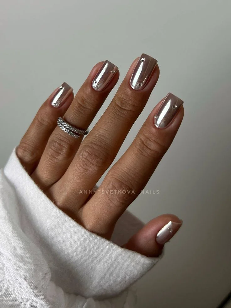18 Pink Chrome Nail Ideas That Are So Good, You’ll Stare At Your Hands All Day 13 Short Square Hot Chrome Shorties