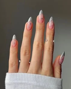 Holiday Nails Made Easy: 17 Simple Christmas Nails That Still Feel Special 17 Soft Pink Nails with White Stars