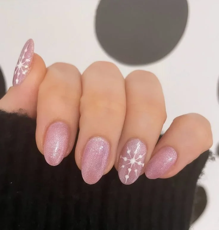 20 Pink Christmas Nail Ideas That Are Way More Fun Than Red & Green (Trust Me) 18 Soft Pink Shimmering Snow