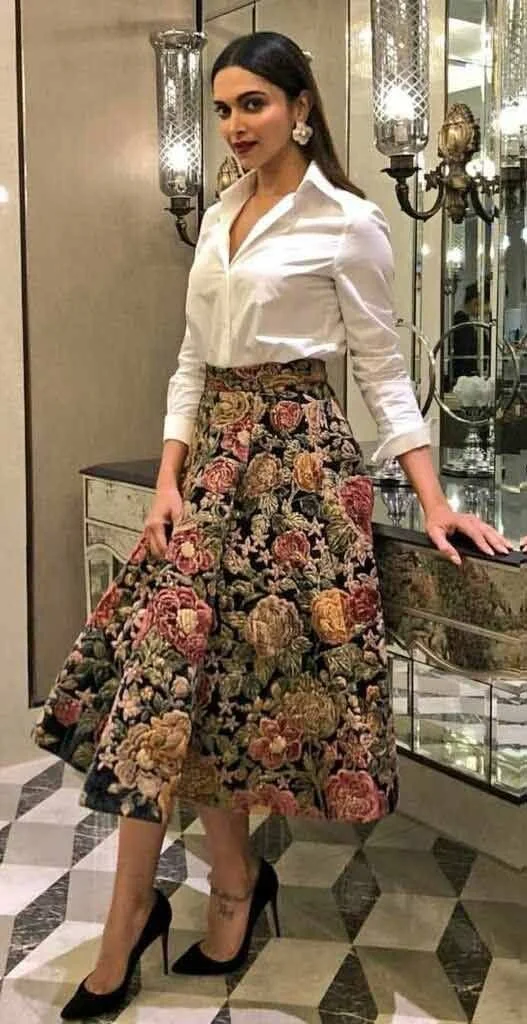 18 Engagement Outfit Ideas That’ll Have You Looking Like a Dream 14 The Indo Western Fusion