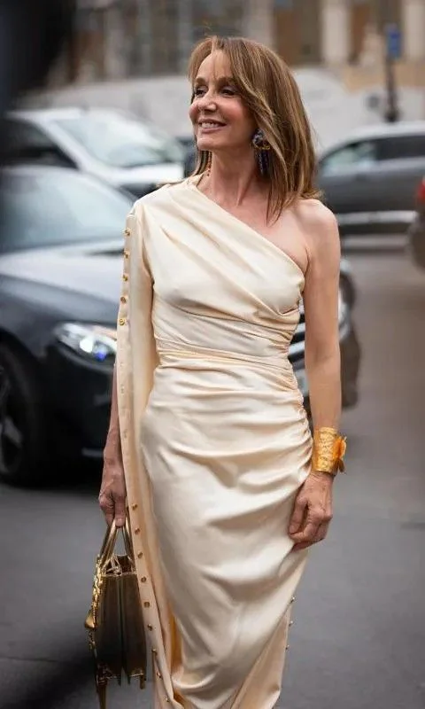18 Engagement Outfit Ideas That’ll Have You Looking Like a Dream 5 The One Shoulder Stunner