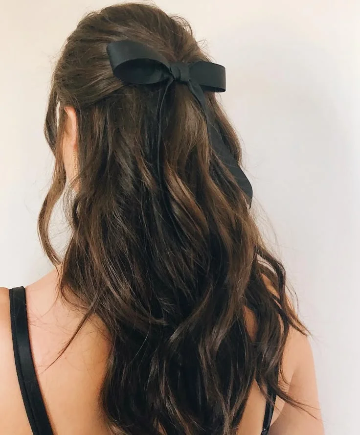 16 Cute Hairstyles for School That Look Adorable Even at 7 A.M. 17 The Simple Bow Tied Half Pony