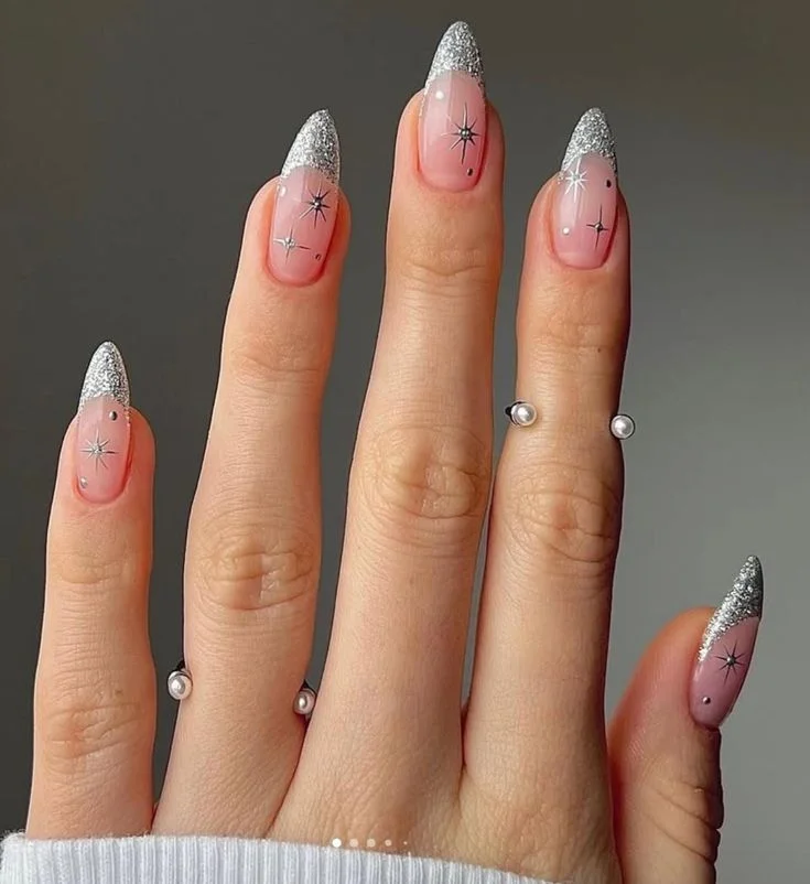 20 Pink Christmas Nail Ideas That Are Way More Fun Than Red & Green (Trust Me) 16 Vibrant Pink Silver Snowflakes
