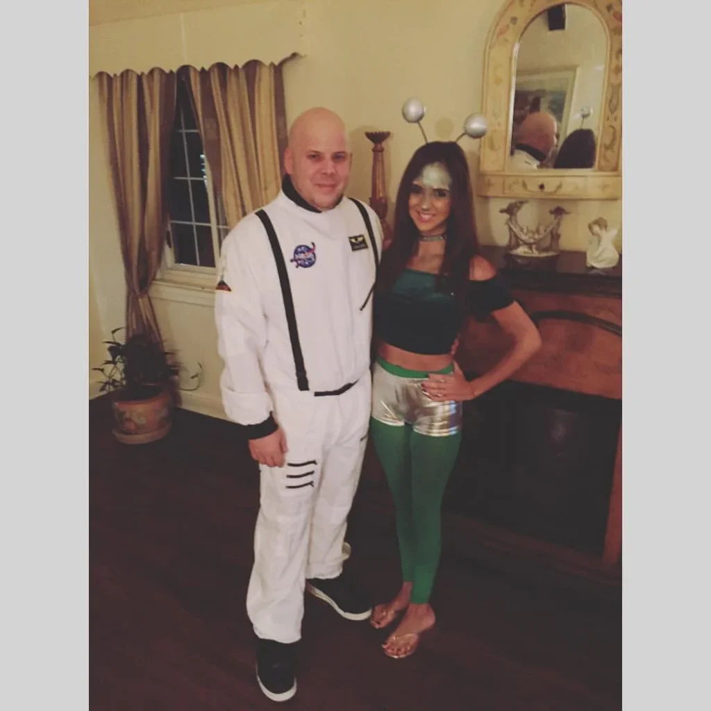 14 Halloween Costumes Duo Ideas That Make Dressing Up Twice as Fun 12 Astronaut and Alien