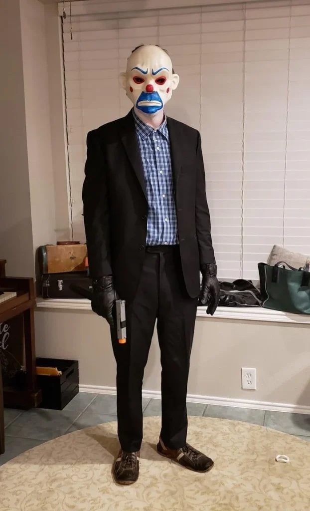 No-Stress Halloween Style: 18 Easy Halloween Costumes You Can Pull Together Fast 5 Bank Robber Costume