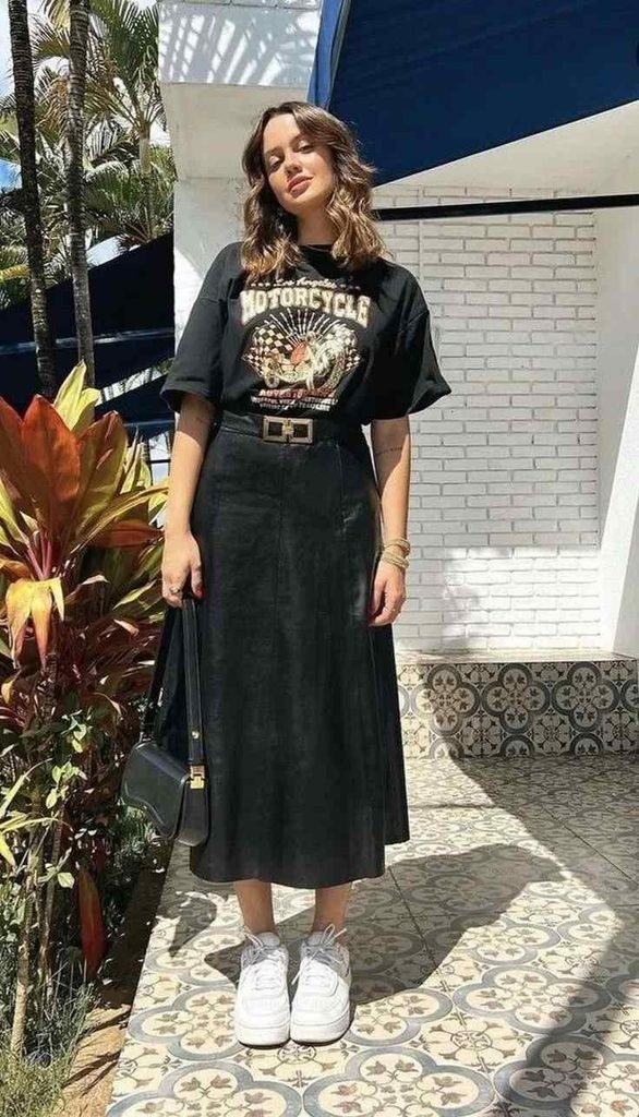 15 Fall Outfits Skirt Lovers Can Wear for an Effortlessly Chic Season 8 Black Midi Skirt With a Graphic T Shirt
