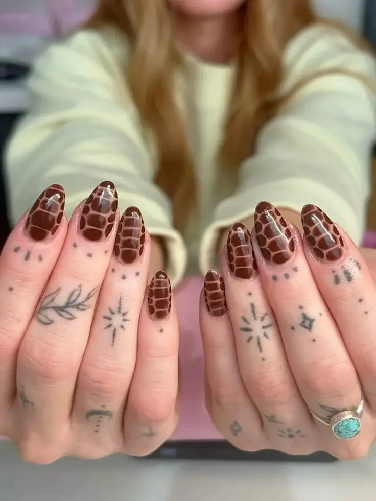 17 Brown Fall Nails That'll Make You Ditch Your Basic Nude Polish Forever 14 Brown Snake Print Nails