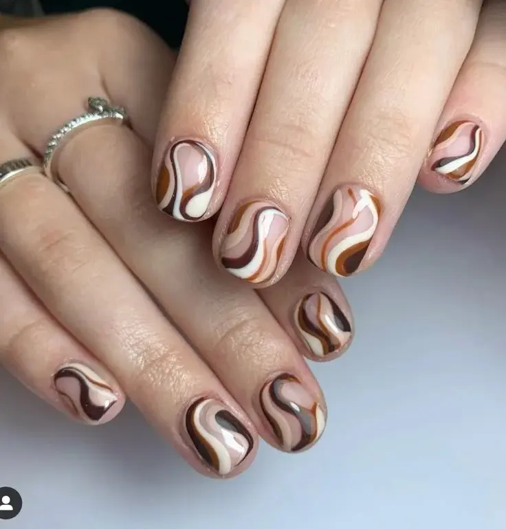 15 Fall Square Nails That Make Autumn Manicures Feel Extra Chic 7 Brown and Cream Swirl Nail
