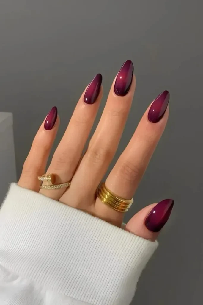 14 Fall Aura Nails That Make Autumn Colors Feel So Much More Interesting 14 Burgundy Chrome Aura Nails