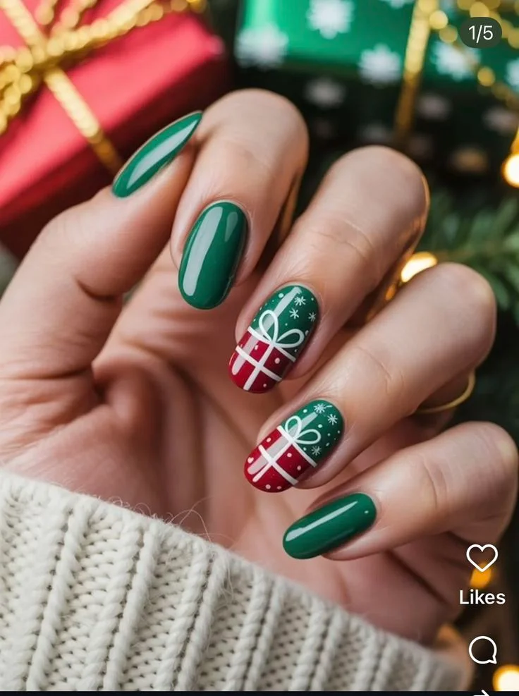 Festive Details That Make These 17 Christmas Tree Nails So Charming 17 Christmas Tree Nails With Presents