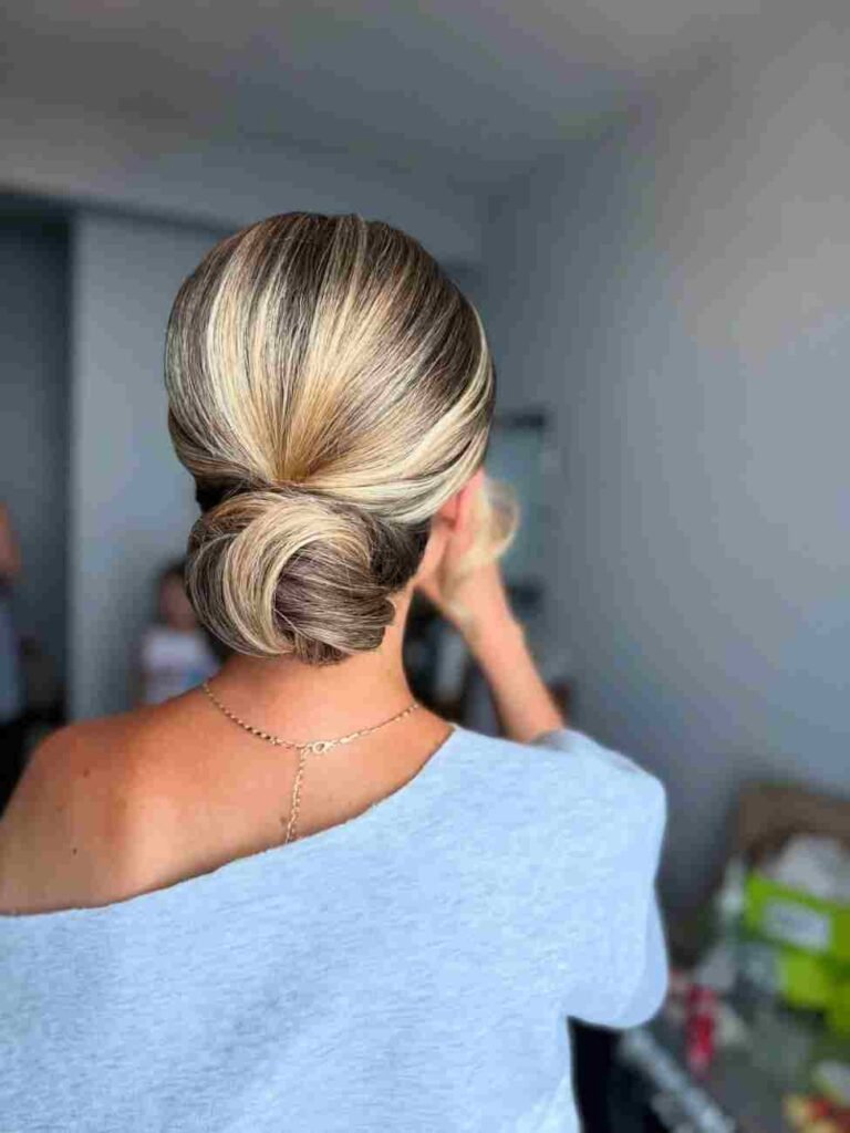Your Wedding Look Just Got Easier: 16 Simple Wedding Hairstyles That Feel Effortlessly Beautiful 6 Classic Chignon