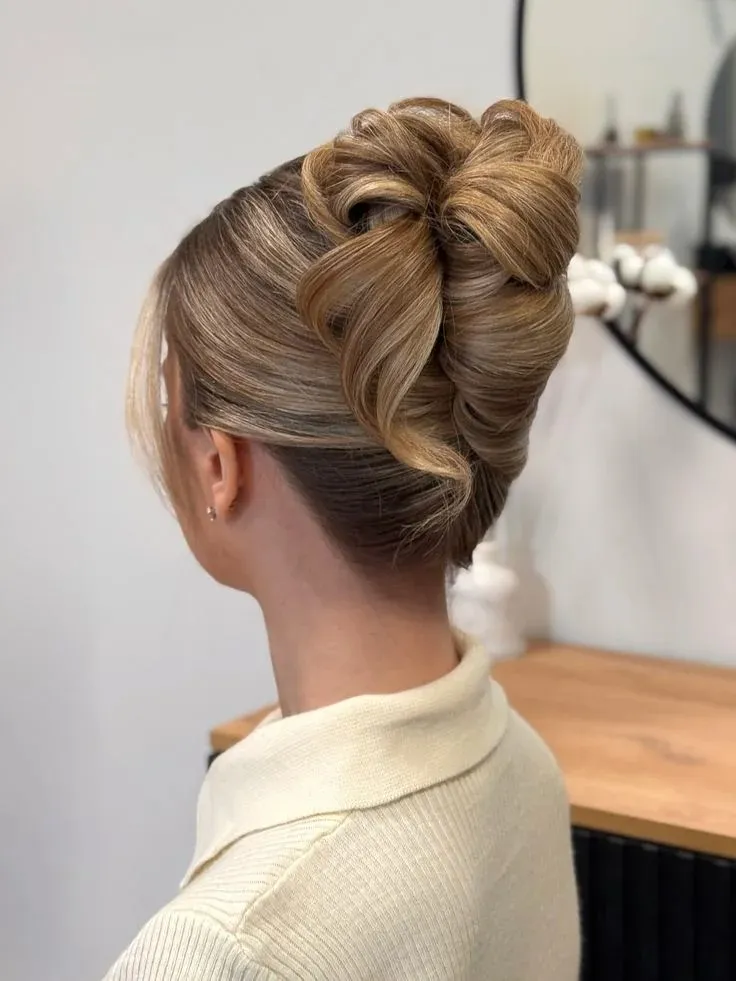 18 Church Hairstyles Ideas That Look Classy, Cute, and Effortlessly Put Together 9 Classic French Twist