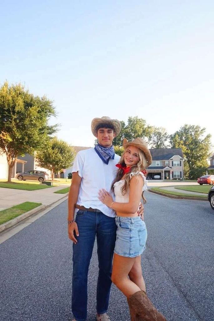 Couple Halloween Costumes That Are Cute, Clever, and Actually Fun to Wear 7 Cowboy and Cowgirl Couple