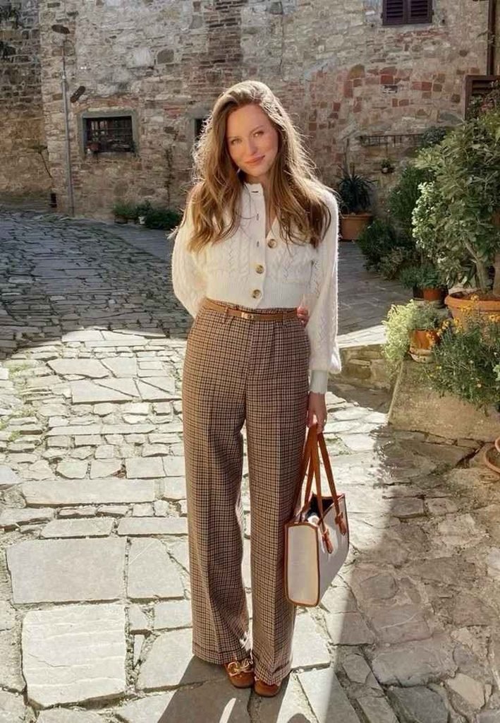 16 Fall Work Outfits That Make Getting Dressed for the Office So Much Easier 13 Cream Sweater With Plaid Pants