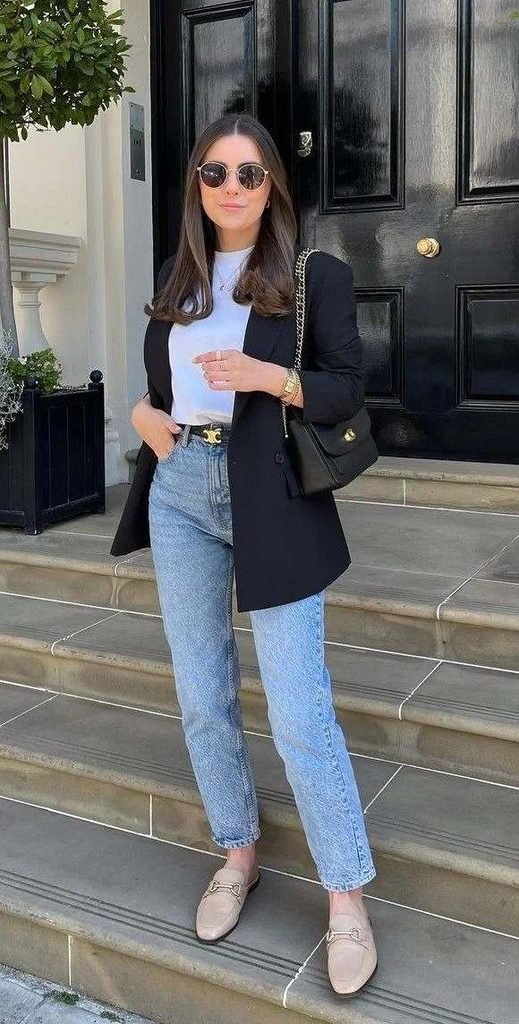 14 Fall Outfits Jeans Lovers Will Want to Wear on Repeat 8 Cropped Jeans With Loafers and a Blazer