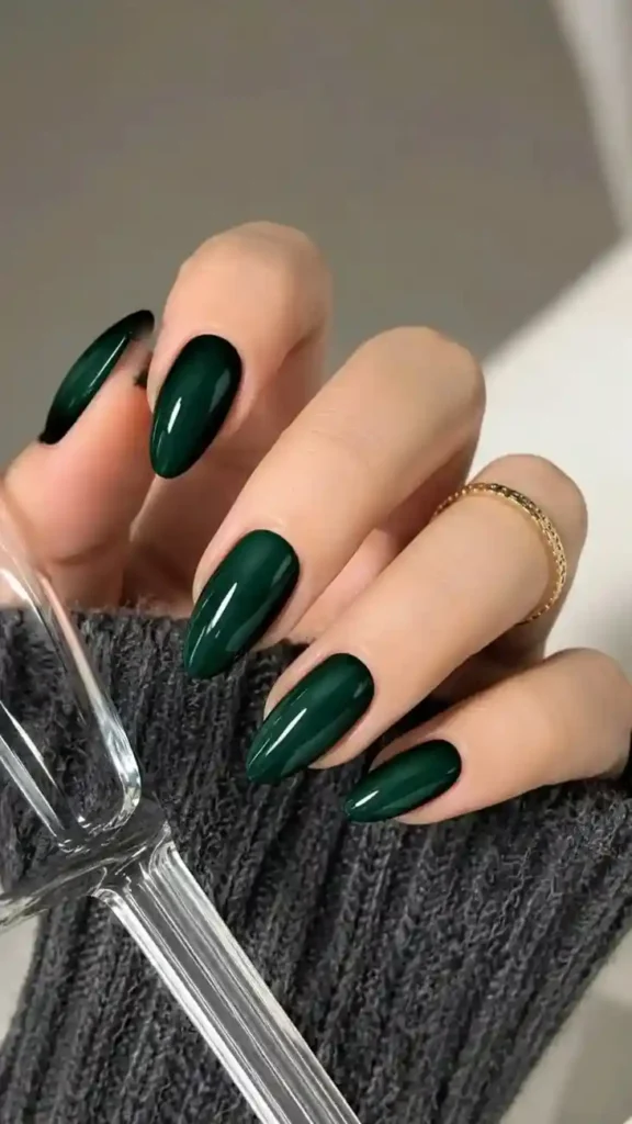 16 Cute Fall Nails That Make Your Cozy Season Look 10x Better 13 Dark Green Forest Nails
