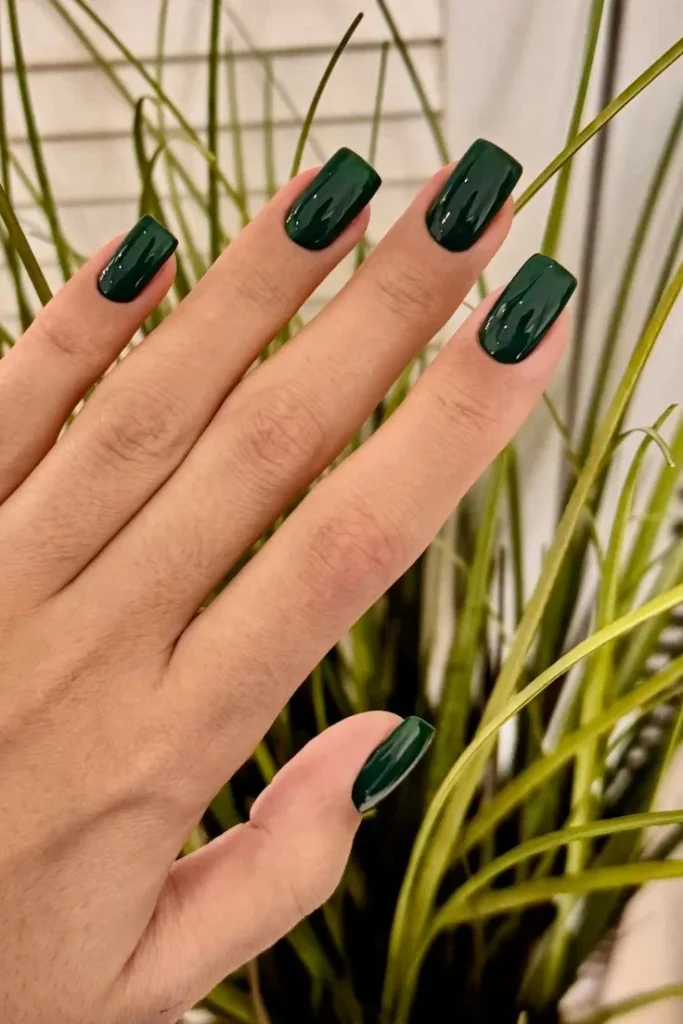 16 Fall Coffin Nails That Make Autumn Manicures Feel Extra Stylish 11 Deep Forest Green Nails