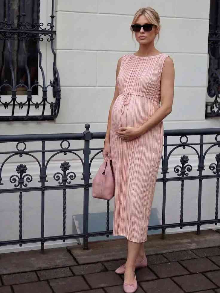 Cozy Looks That Make Room for You: 14 Pregnant Fall Outfits 15 Draped Maternity Maxi Dress With Metallic Flats