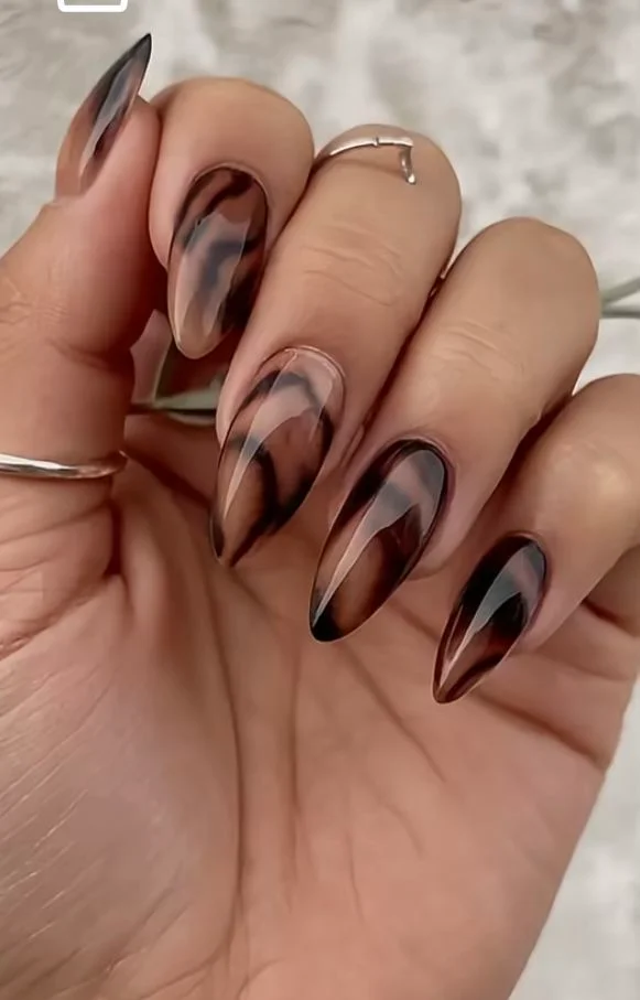 14 Fall Aura Nails That Make Autumn Colors Feel So Much More Interesting 12 Espresso Aura Nails