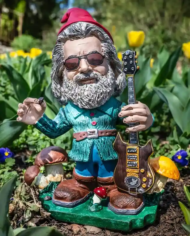 Last-Minute Halloween Costumes That Look Like You Planned Them Days Ago 7 Garden Gnome