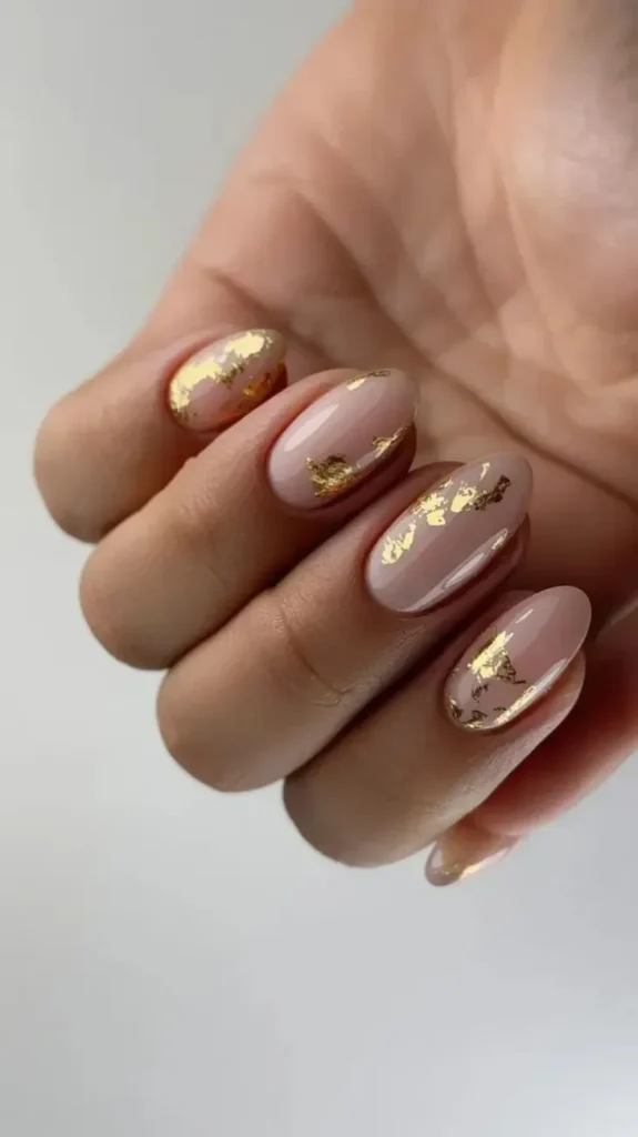15 Fall Nail Ideas That Feel Cozy, Chic, and Perfect for Autumn Days 11 Gold Detail Fall Nails