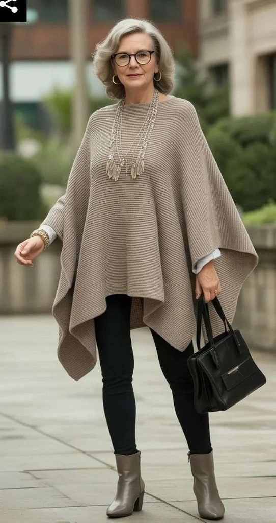 The Cozy-Girl Guide to 17 Boho Fall Outfits That Feel Effortlessly Stylish 12 Knit Poncho With Skinny Jeans