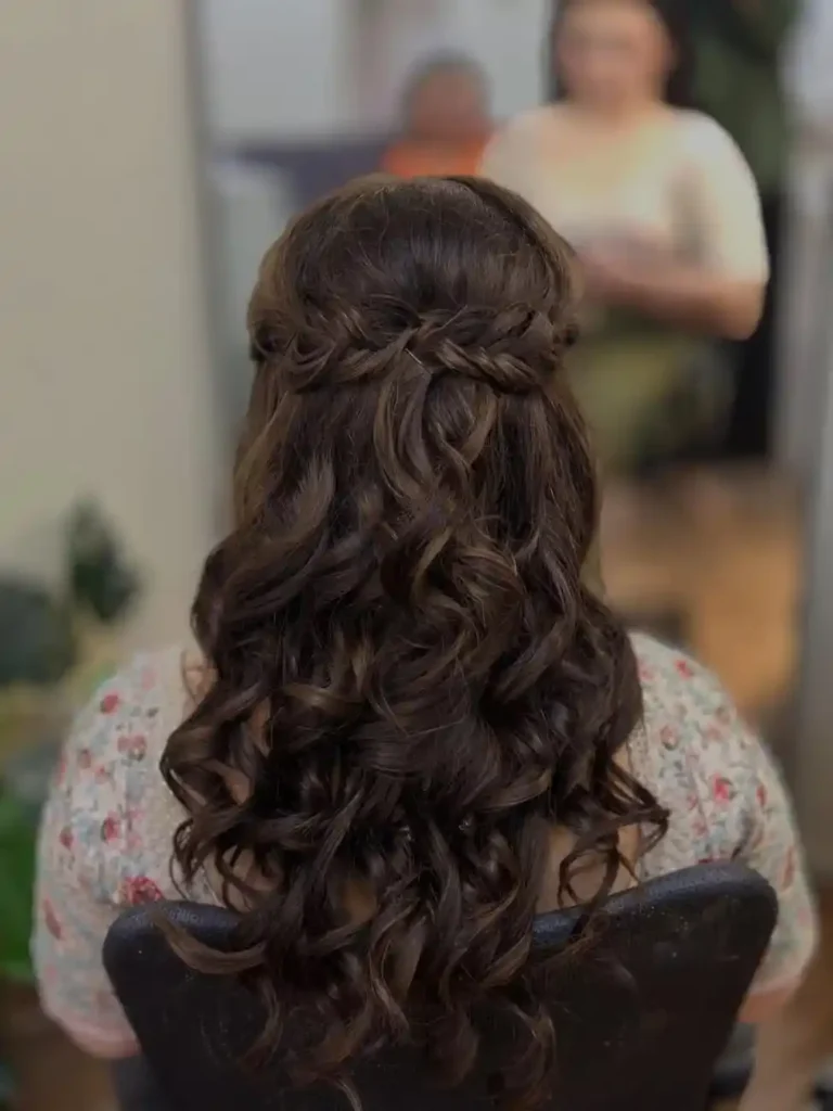 Your Wedding Look Just Got Easier: 16 Simple Wedding Hairstyles That Feel Effortlessly Beautiful 2 Loose Romantic Waves