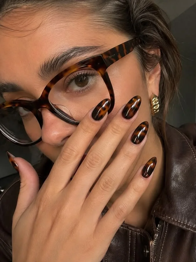 16 Fall Tortoise Shell Nails That Make Autumn Manicures Look So Expensive 10 Matte Tortoise Shell Nails
