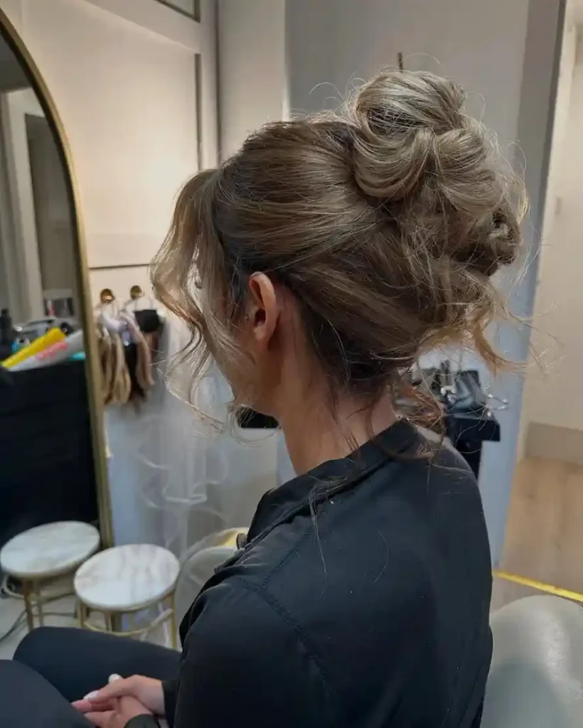 Your Wedding Look Just Got Easier: 16 Simple Wedding Hairstyles That Feel Effortlessly Beautiful 9 Messy Textured Bun