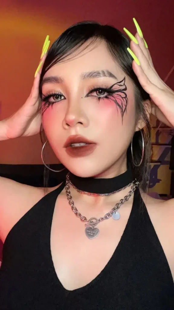 16 Halloween Makeup Looks That Turn a Simple Outfit Into a Whole Costume 13 Moth Inspired Eye Makeup